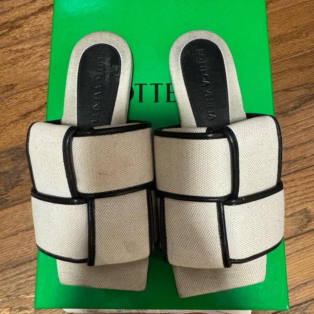 Bottega Veneta Beige and Black Sandals